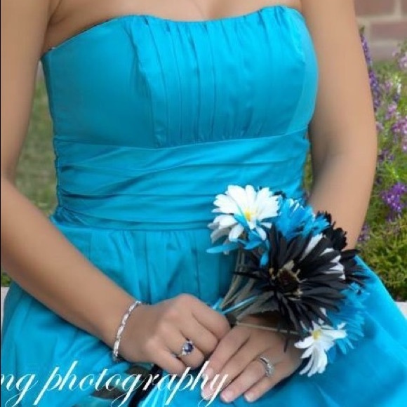 Turquoise formal dress - Picture 2 of 5